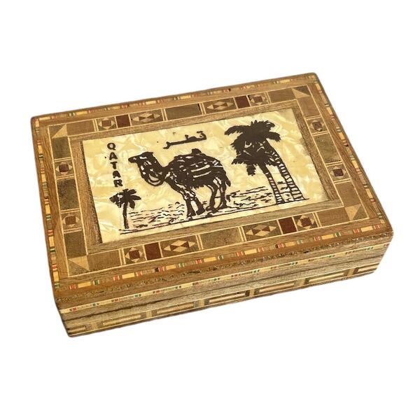 Wooden Inlaid Trinket Jewelry Quatar Hinged Box with Mother of Pearl - Picture 1 of 6